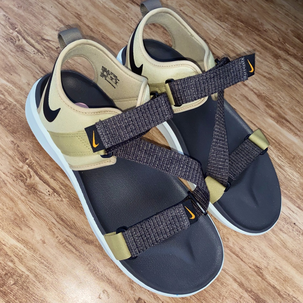 Nike Vista strapped sandals